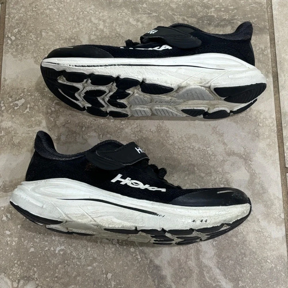Hoka One One Clifton 9 Little Kid Running Shoes Black White 1168873 BWHT Size 1M